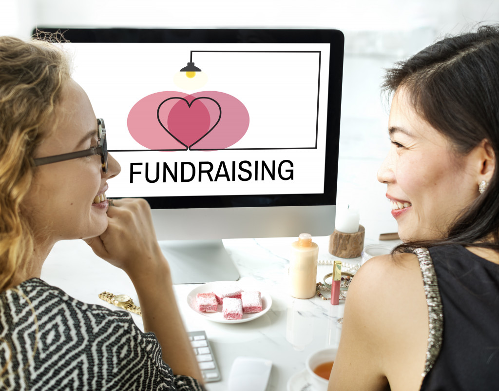 two women managing an online fundraising campaign